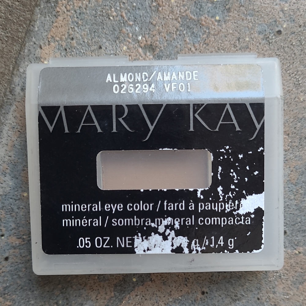 New! Mary Kay Almond Color Mineral powder Eyeshadow